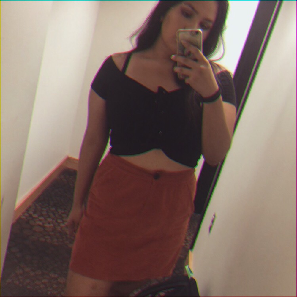 Meet your Posher, Nidia